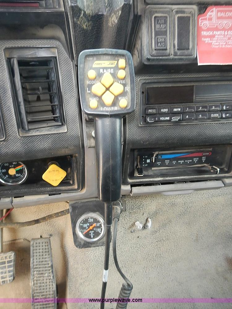 image for item J3194 1995 Ford F800 dump truck