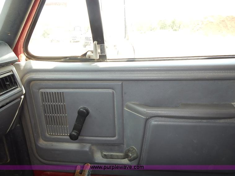 image for item J3194 1995 Ford F800 dump truck