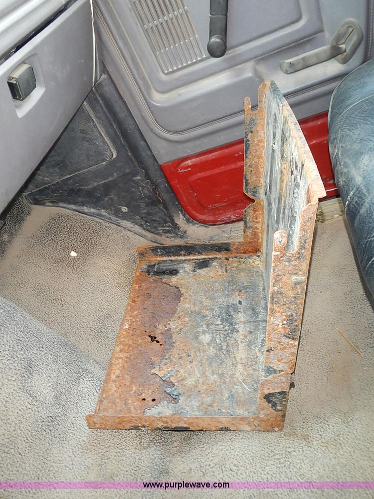 image for item J3194 1995 Ford F800 dump truck