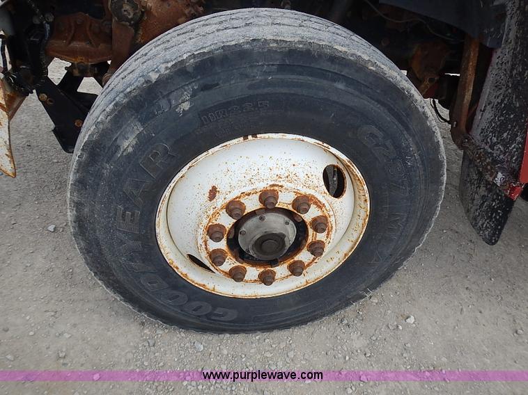 image for item J3194 1995 Ford F800 dump truck