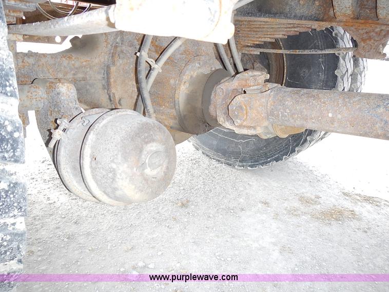 image for item J3194 1995 Ford F800 dump truck