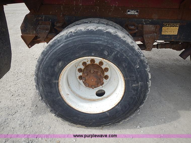 image for item J3194 1995 Ford F800 dump truck