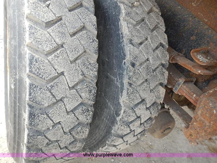 image for item J3194 1995 Ford F800 dump truck