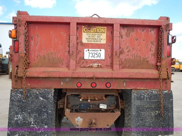 image for item J3194 1995 Ford F800 dump truck