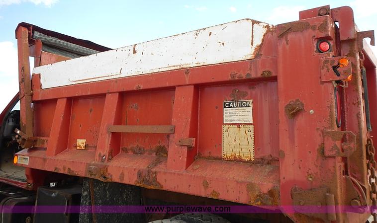 image for item J3194 1995 Ford F800 dump truck