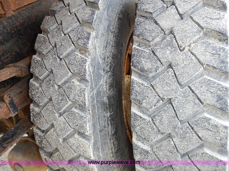 image for item J3194 1995 Ford F800 dump truck