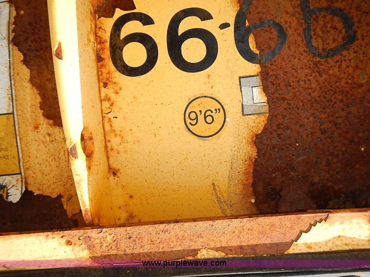 image for item J3194 1995 Ford F800 dump truck