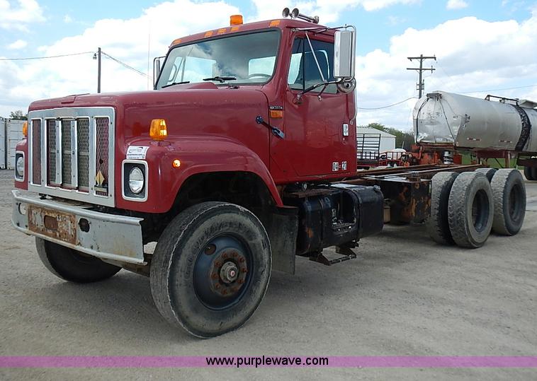 image for item J3197 2000 International F2554 truck cab and chassis