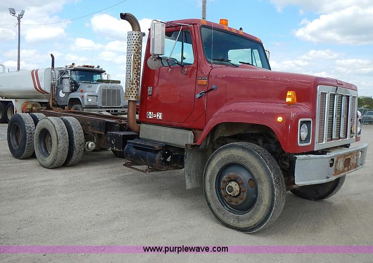 image for item J3197 2000 International F2554 truck cab and chassis