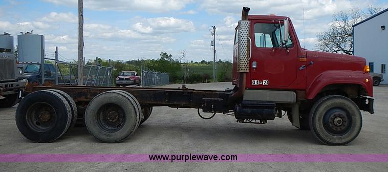 image for item J3197 2000 International F2554 truck cab and chassis