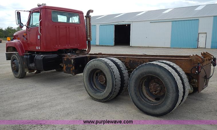 image for item J3197 2000 International F2554 truck cab and chassis