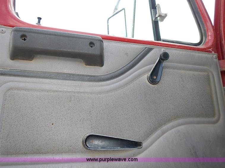 image for item J3197 2000 International F2554 truck cab and chassis