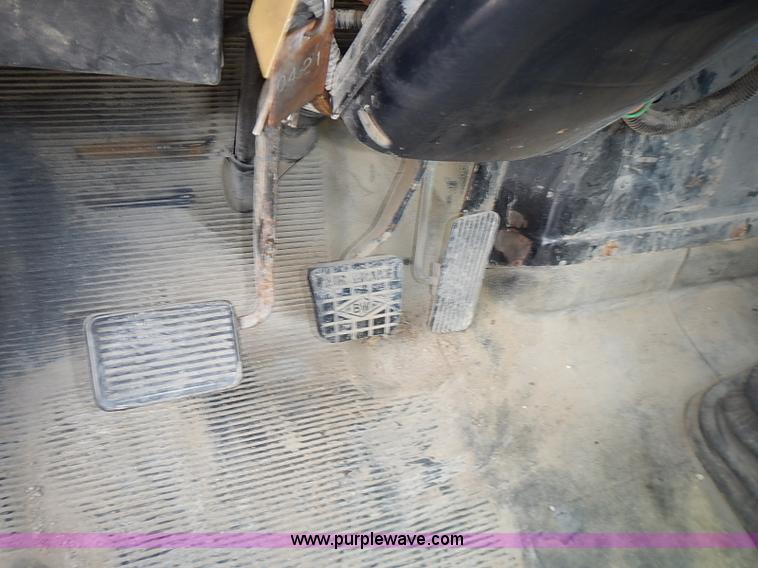 image for item J3197 2000 International F2554 truck cab and chassis