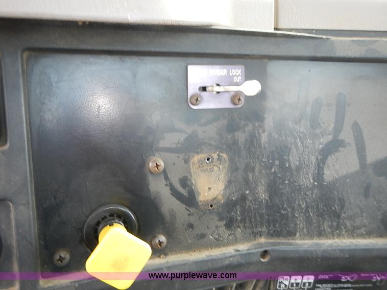 image for item J3197 2000 International F2554 truck cab and chassis