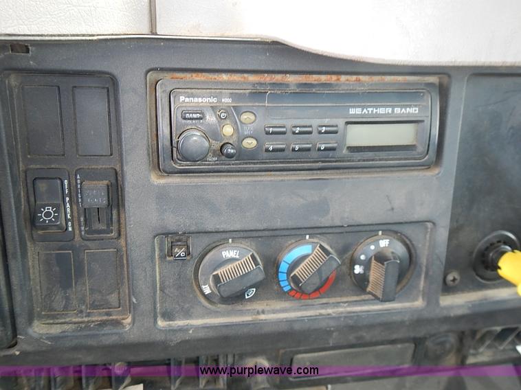 image for item J3197 2000 International F2554 truck cab and chassis