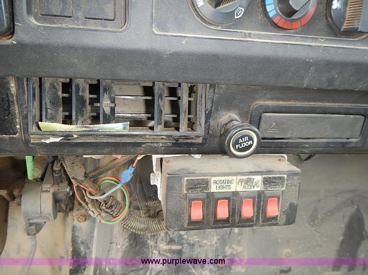 image for item J3197 2000 International F2554 truck cab and chassis