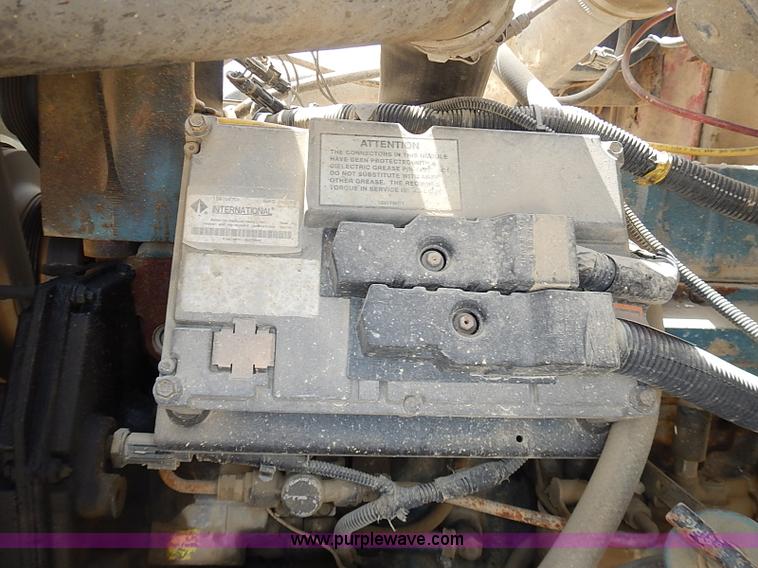 image for item J3197 2000 International F2554 truck cab and chassis