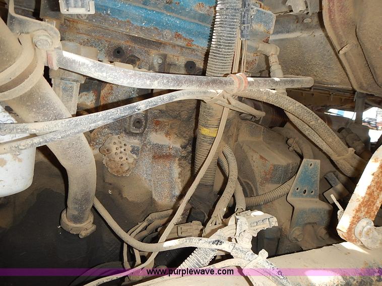 image for item J3197 2000 International F2554 truck cab and chassis