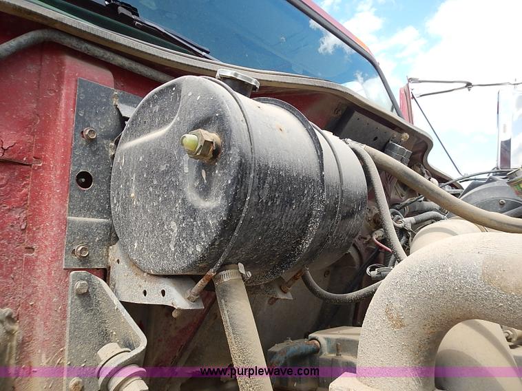 image for item J3197 2000 International F2554 truck cab and chassis