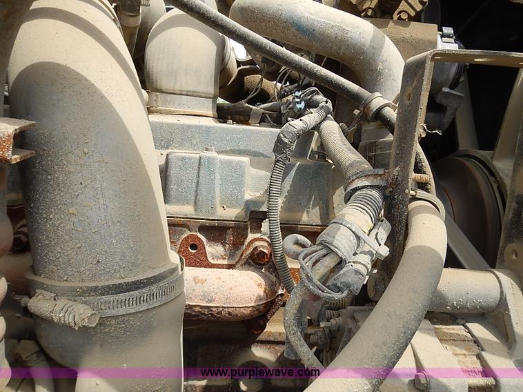 image for item J3197 2000 International F2554 truck cab and chassis