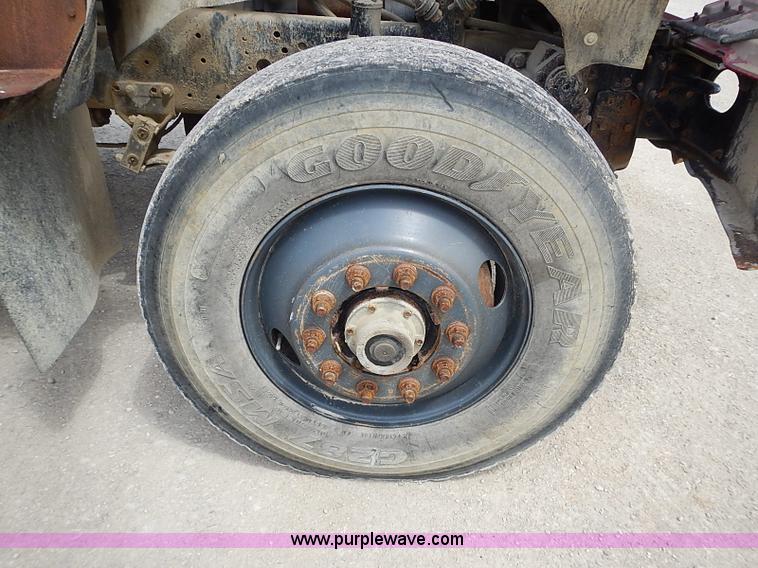 image for item J3197 2000 International F2554 truck cab and chassis