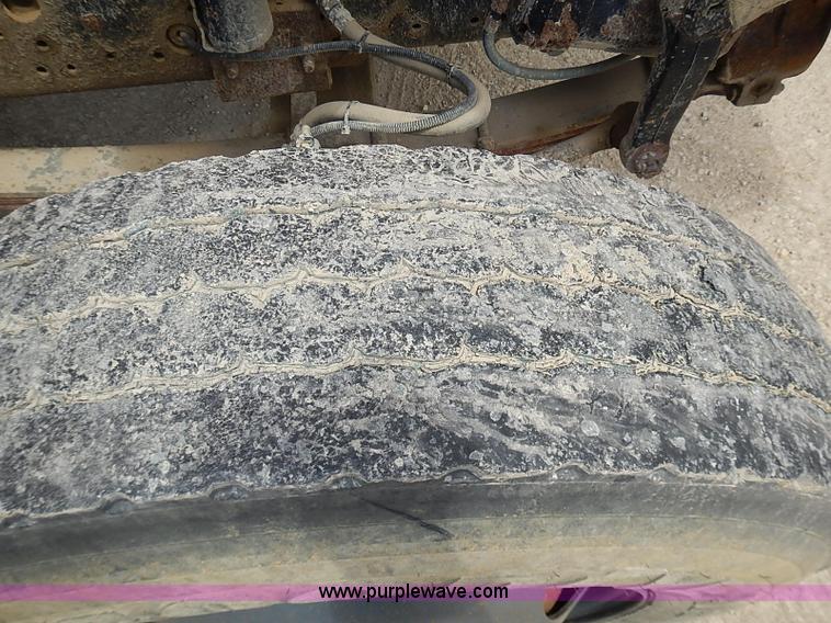 image for item J3197 2000 International F2554 truck cab and chassis