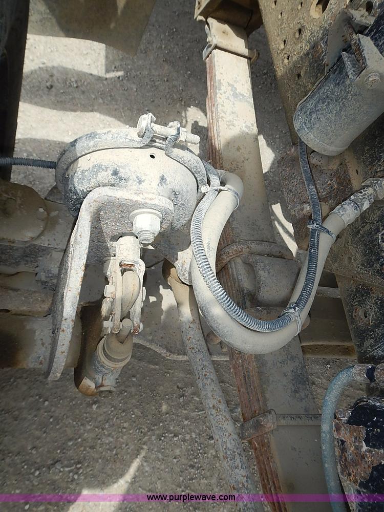 image for item J3197 2000 International F2554 truck cab and chassis