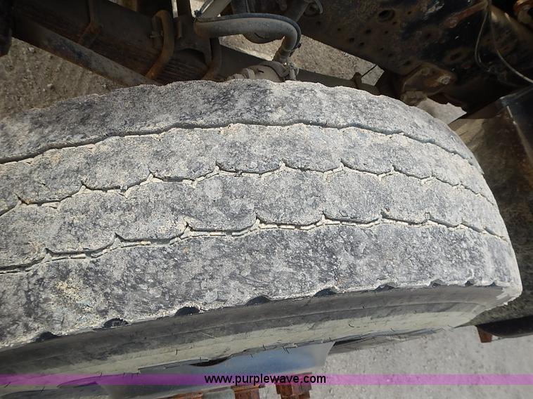 image for item J3197 2000 International F2554 truck cab and chassis