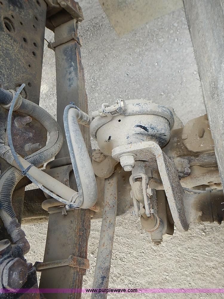 image for item J3197 2000 International F2554 truck cab and chassis