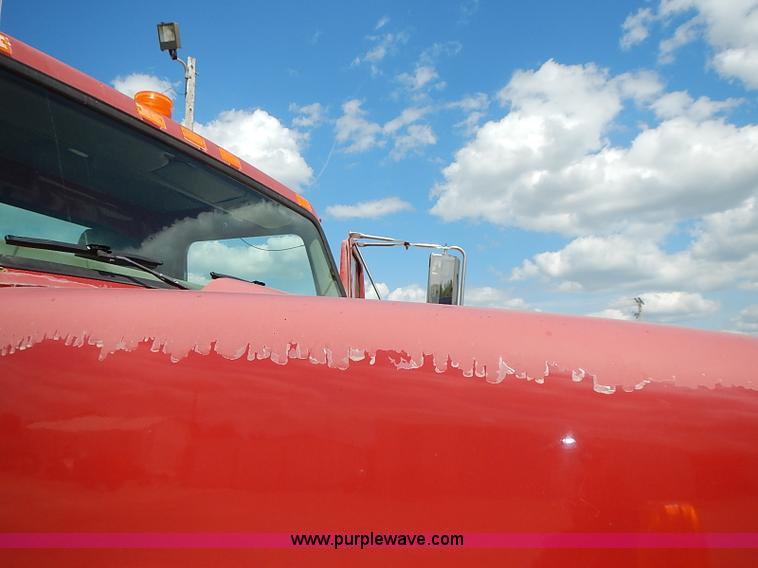 image for item J3197 2000 International F2554 truck cab and chassis