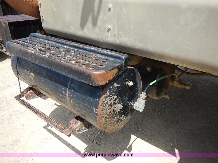 image for item J3197 2000 International F2554 truck cab and chassis