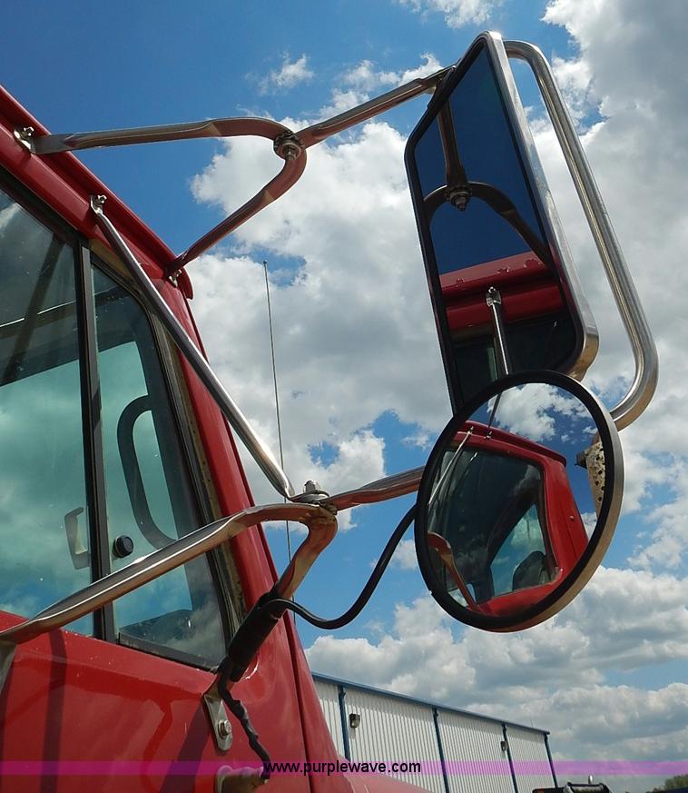 image for item J3197 2000 International F2554 truck cab and chassis