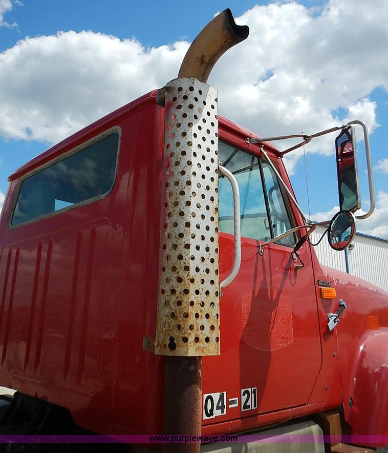 image for item J3197 2000 International F2554 truck cab and chassis