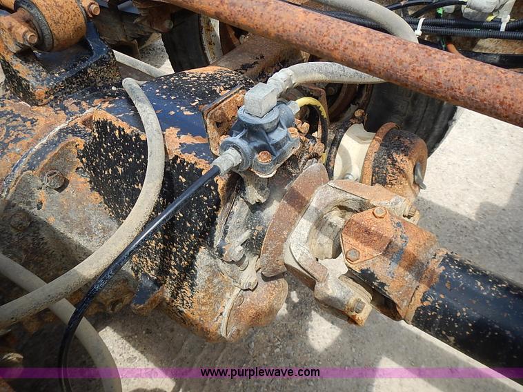 image for item J3197 2000 International F2554 truck cab and chassis