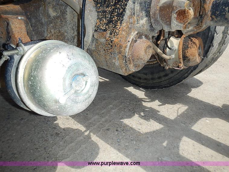 image for item J3197 2000 International F2554 truck cab and chassis