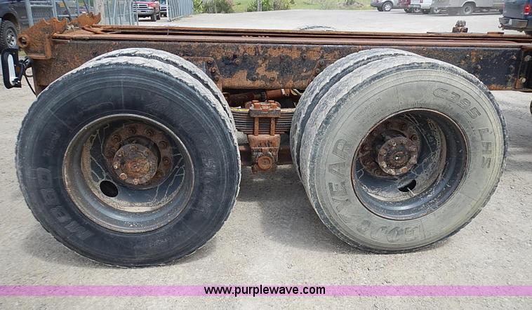 image for item J3197 2000 International F2554 truck cab and chassis