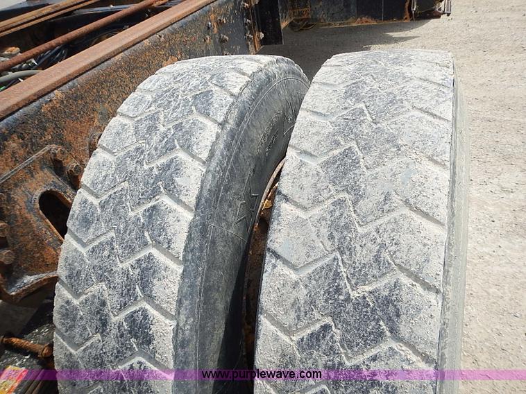 image for item J3197 2000 International F2554 truck cab and chassis