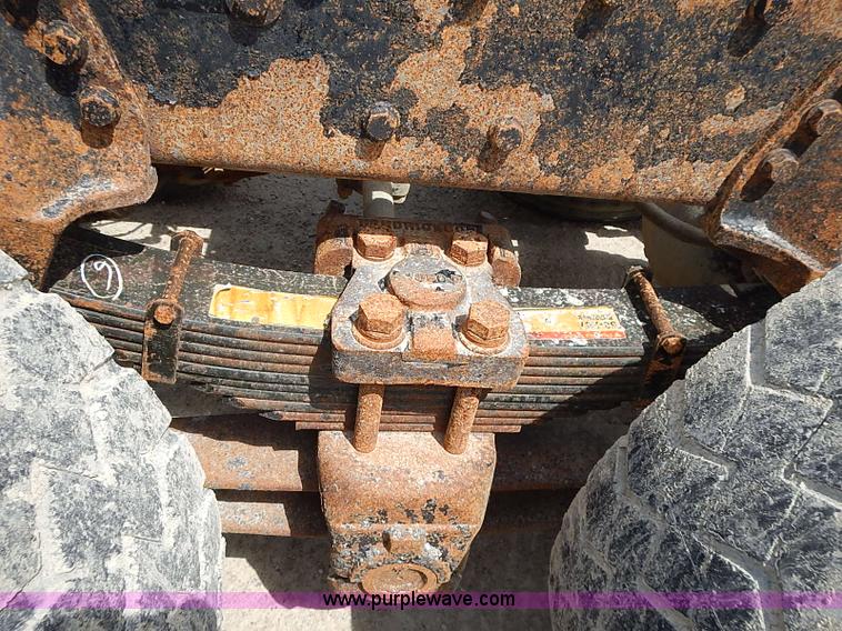 image for item J3197 2000 International F2554 truck cab and chassis