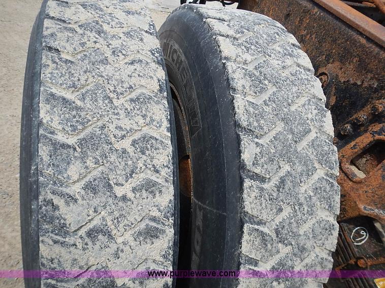 image for item J3197 2000 International F2554 truck cab and chassis