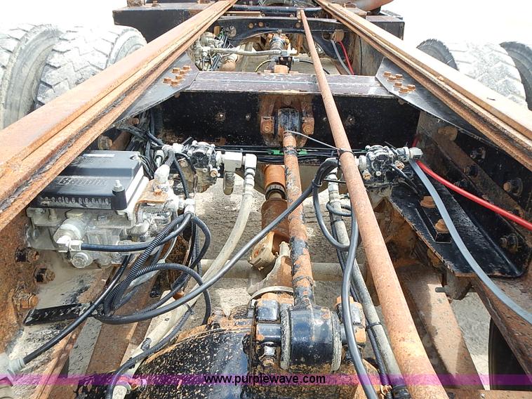 image for item J3197 2000 International F2554 truck cab and chassis