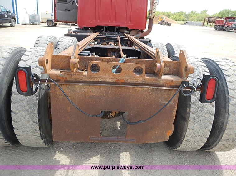 image for item J3197 2000 International F2554 truck cab and chassis