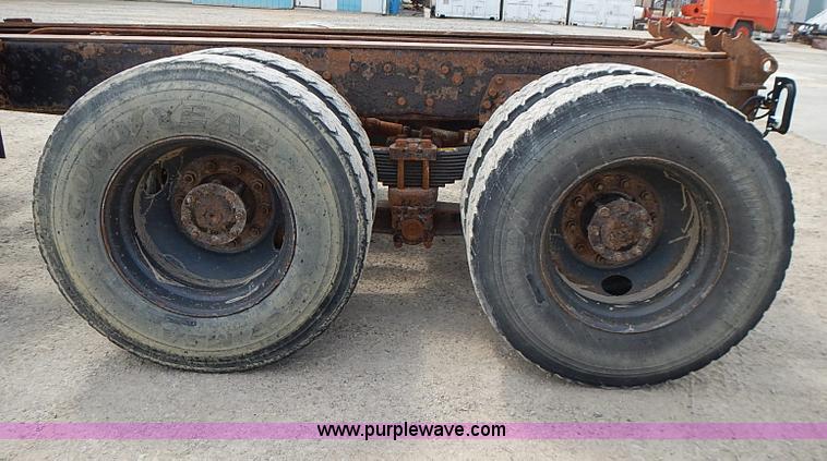 image for item J3197 2000 International F2554 truck cab and chassis