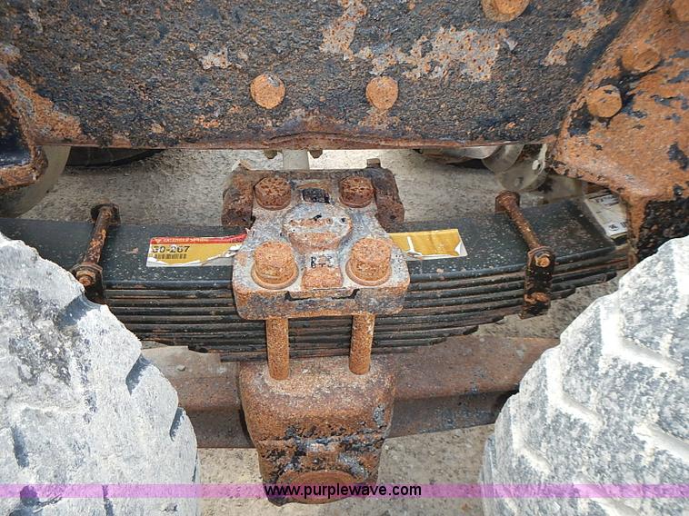 image for item J3197 2000 International F2554 truck cab and chassis