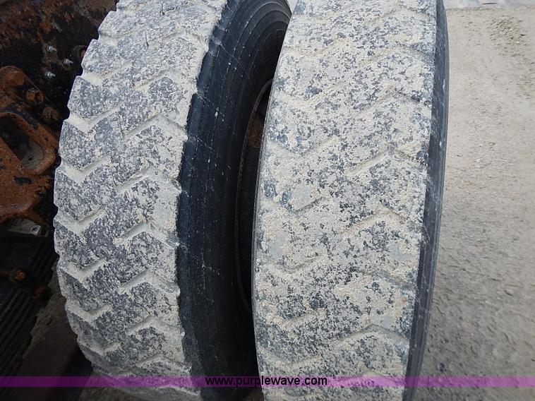 image for item J3197 2000 International F2554 truck cab and chassis