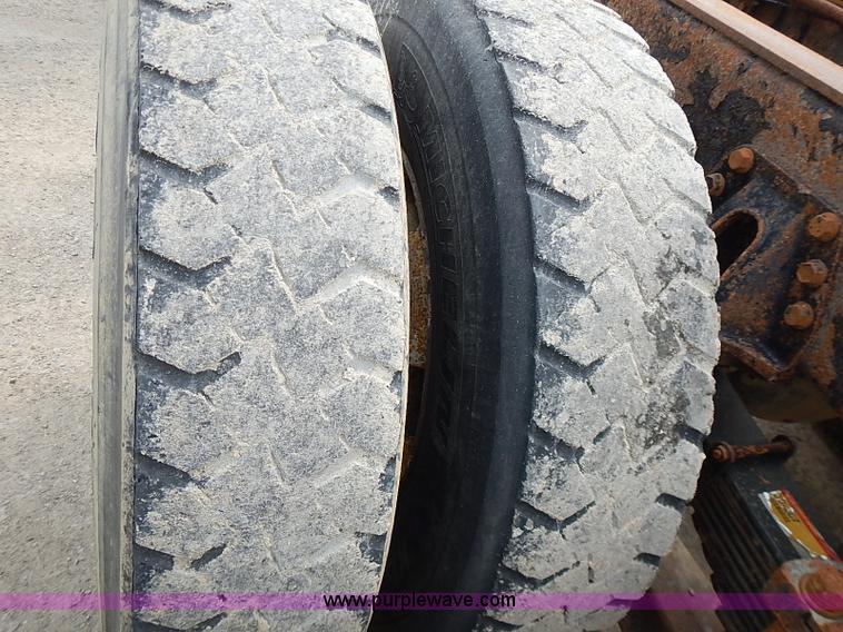 image for item J3197 2000 International F2554 truck cab and chassis