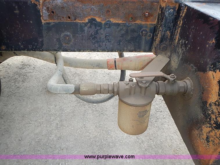 image for item J3197 2000 International F2554 truck cab and chassis