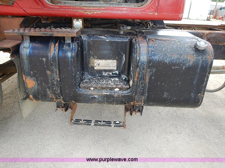 image for item J3197 2000 International F2554 truck cab and chassis