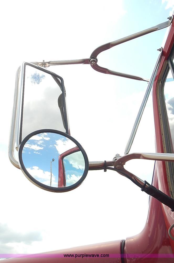 image for item J3197 2000 International F2554 truck cab and chassis