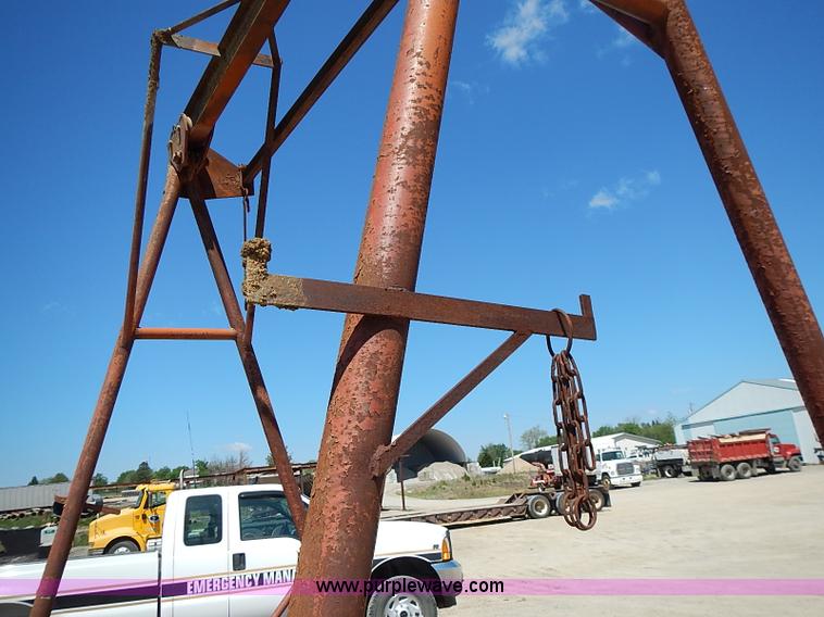 image for item J3198 A-frame shop hoist