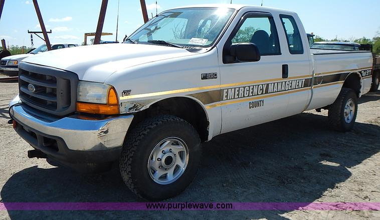 image for item J3200 2001 Ford F350 Super Duty XL pickup truck
